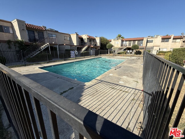 Building Photo - 2411 W Acacia Ave