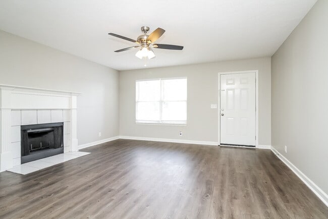 Building Photo - 3079 Roscommon Dr