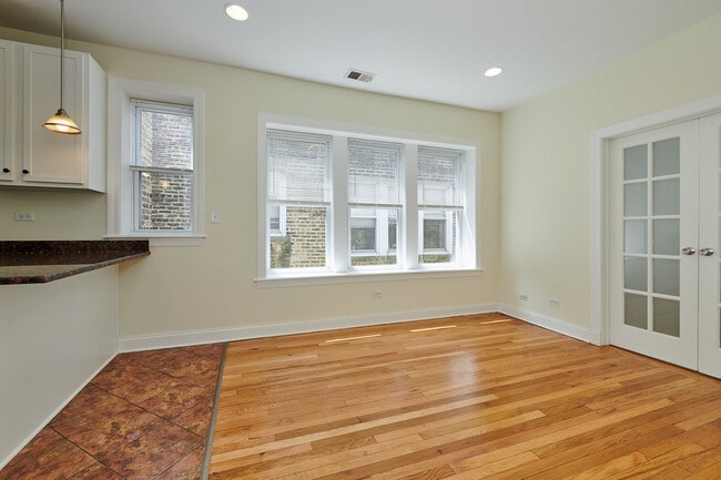 Building Photo - 7209 N Damen Ave