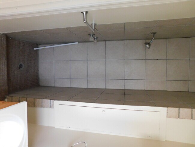 Foto del edificio - Move In Ready Upper Unit Apartment