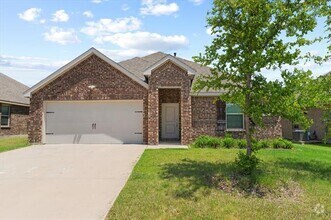 Building Photo - 704 Range Dr