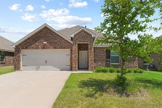 Building Photo - 704 Range Dr