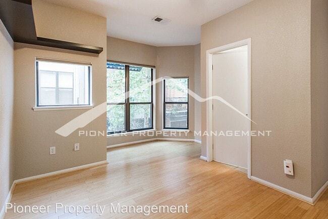 Building Photo - 2 br, 2 bath House - 3195 Blake St. #202
