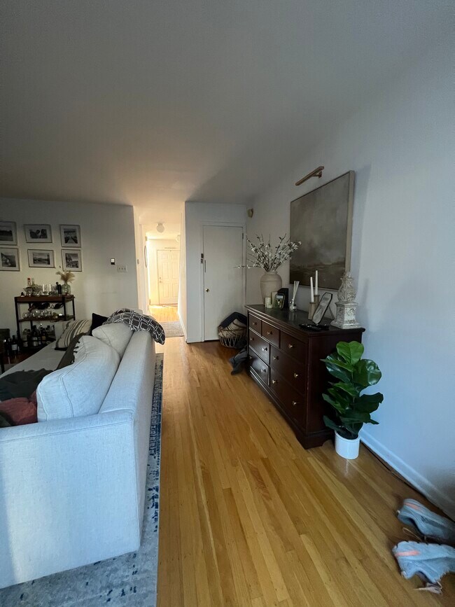 Building Photo - 523 S 2nd St