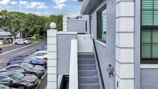 Foto del edificio - Hidden Gem Townhome: Renovated Home with S...