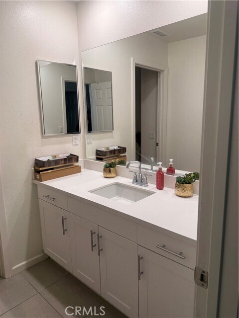 Foto del edificio - 467 W Buttercup Ln
