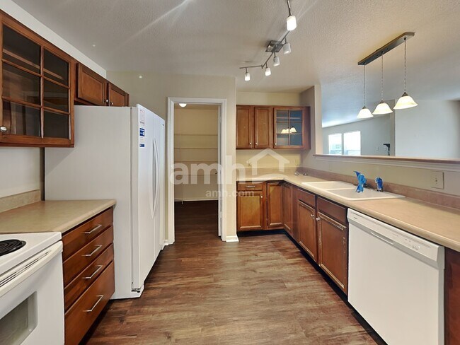 Foto del edificio - 14454 Banister Dr