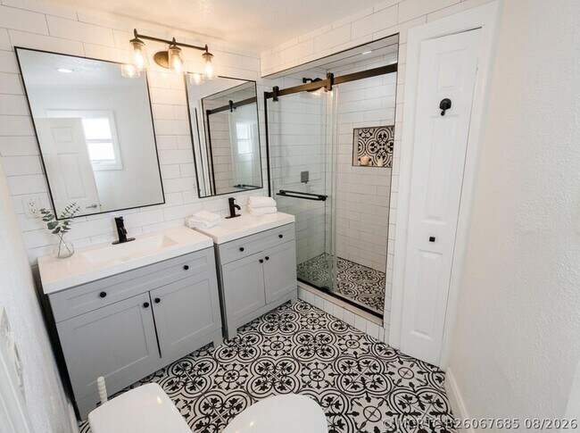 Foto del edificio - 825 Truman St