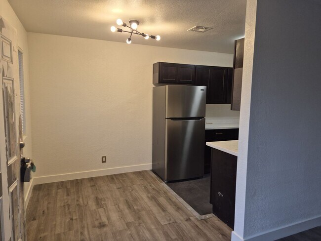 Foto del edificio - 1831 N Walnut Rd