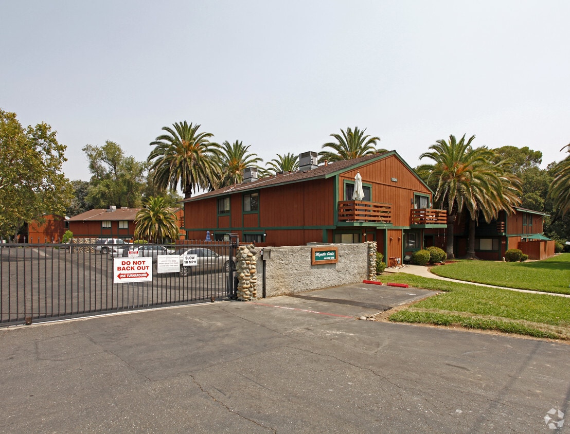 Myrtle Oaks Townhomes Apartments in Sacramento, CA
