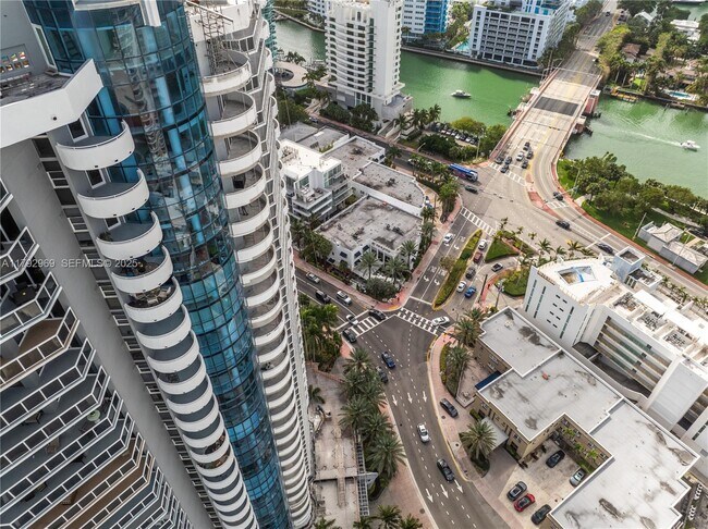Foto del edificio - 6301 Collins Ave