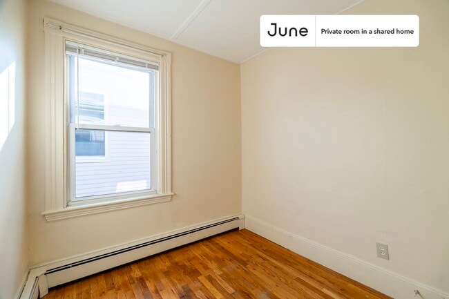 Building Photo - Room in Shared 4 bed/1 bath home