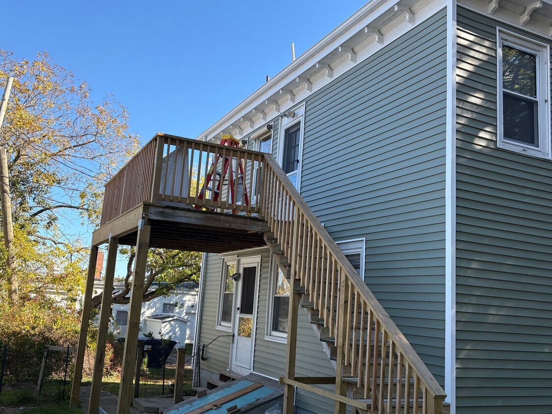 Building Photo - 140 Main St