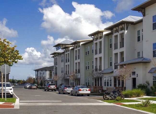 Building Photo - 14011 Shoreside Way