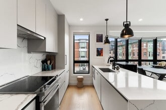 Building Photo - 75 W Broadway