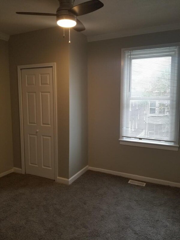 Foto del edificio - 2703 Violet Ave