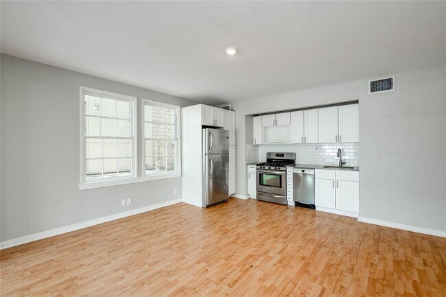 Foto del edificio - 807 W 12th St