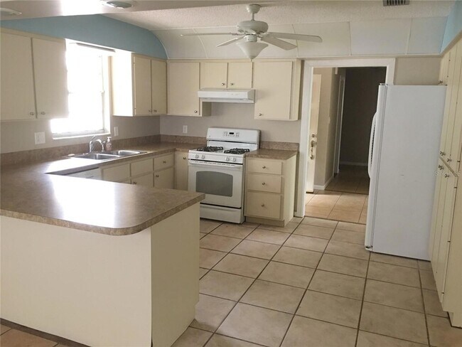 Building Photo - 210 SE 53rd Ct
