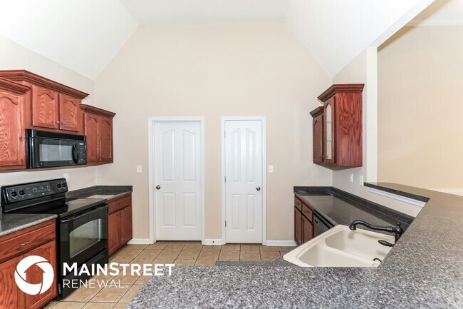 Building Photo - 2588 Pyramid Dr