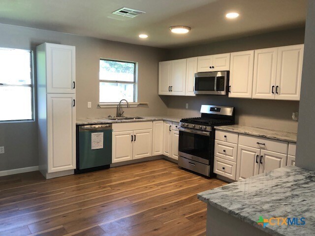 Building Photo - 2316 N Austin St