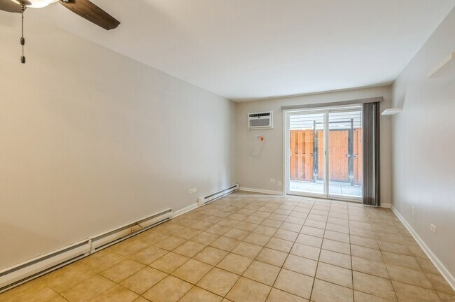Foto del edificio - 310 Lathrop Ave
