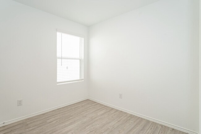 Building Photo - 8143 Nube Medina, San Antonio, TX