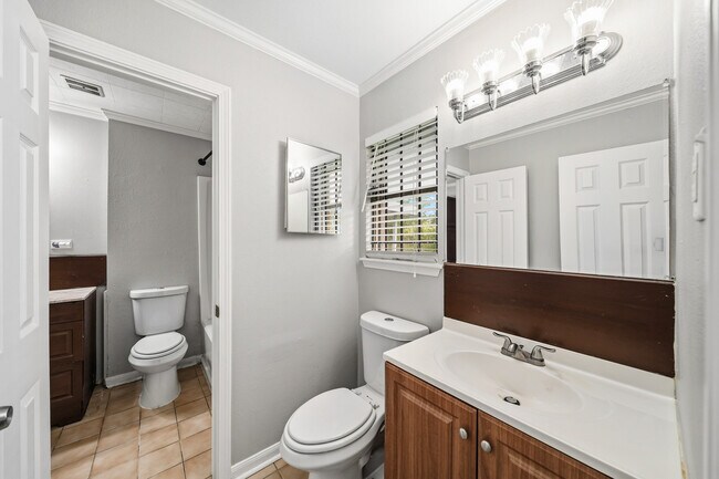 Building Photo - 12903 Claygate Dr