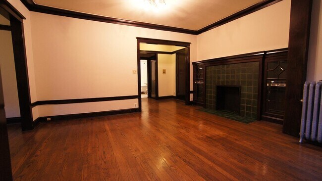 Building Photo - 2420 N Sawyer Ave