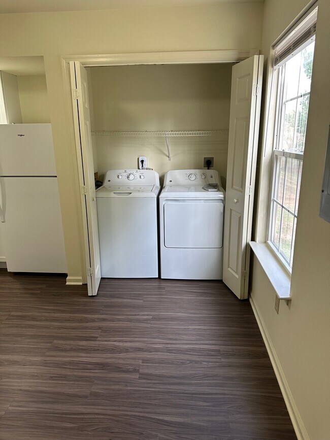 Foto del edificio - 1409 Varsity Ln