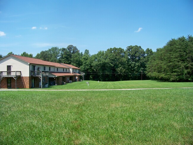 Building Photo - 1503 Forest Knolls Cir SE
