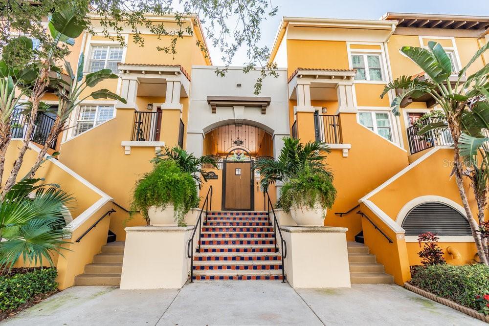 Primary Photo - 200 4th Ave S