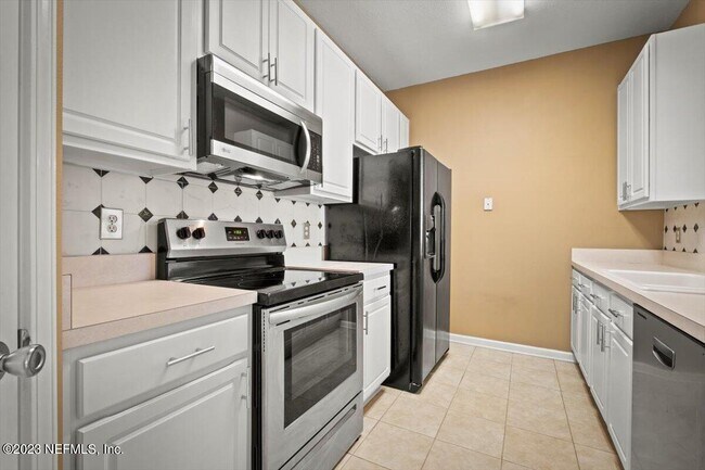 Building Photo - 7990 Baymeadows Rd E