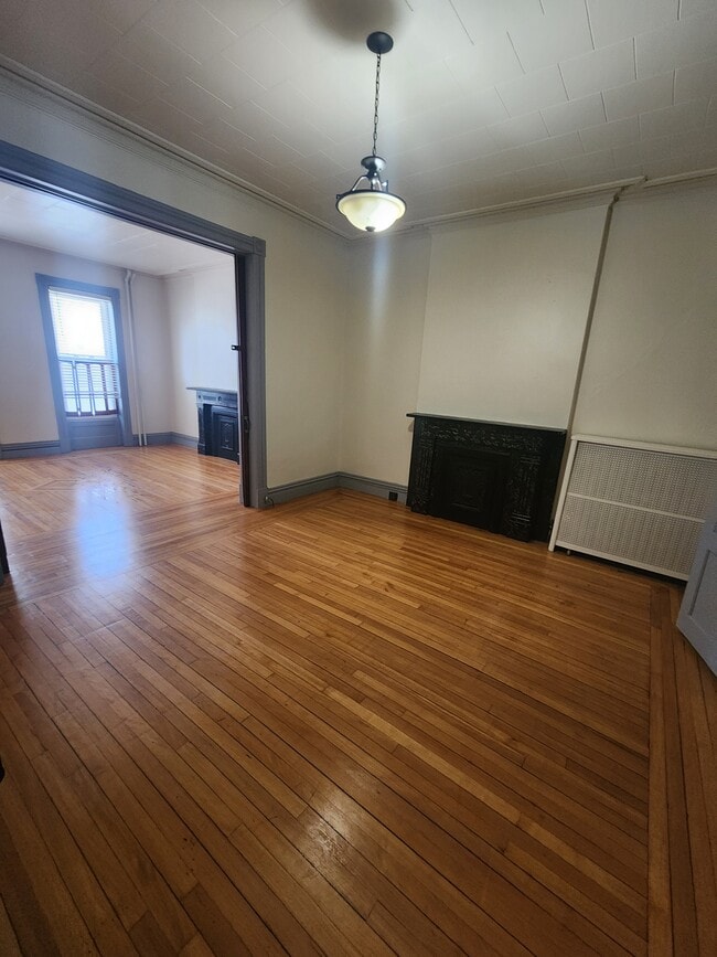 Building Photo - 3044 6th Ave