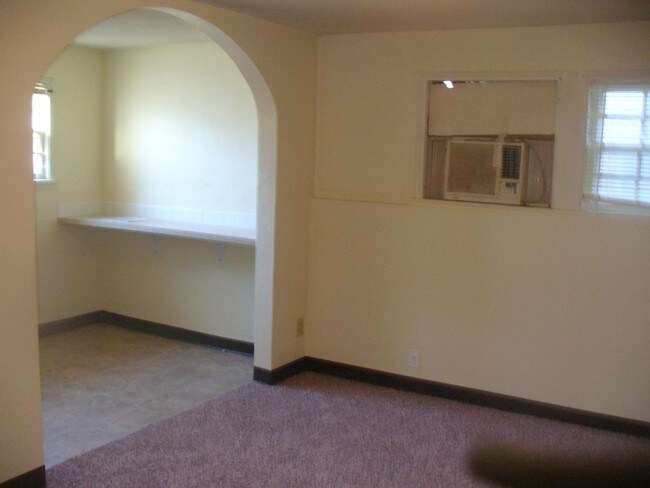 Foto del edificio - 221 W 12th St