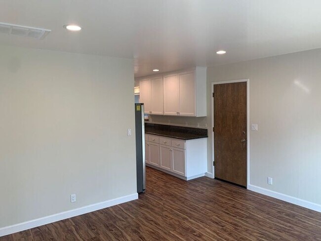 Building Photo - 2611 Buena Vista Ave