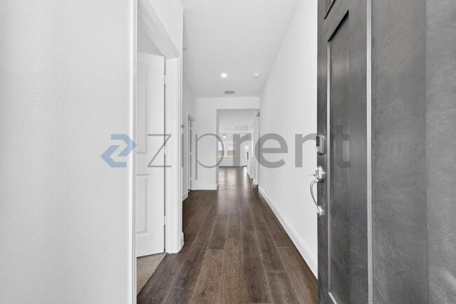 Foto del edificio - 14809 Bandana Rd