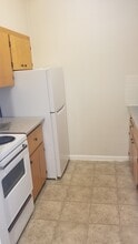 Building Photo - 204 Pleasant St