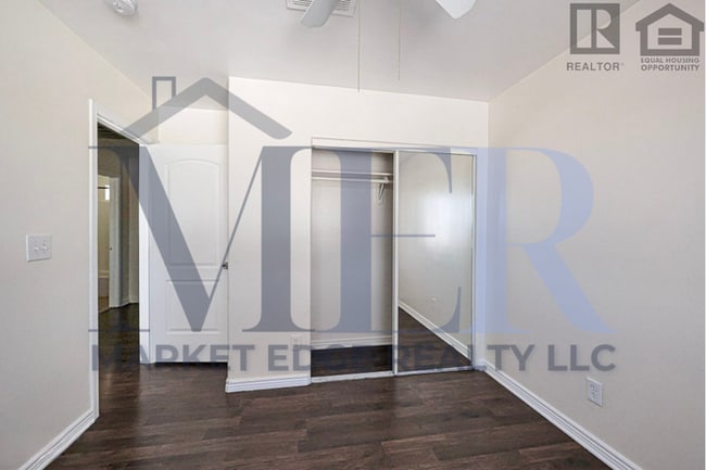 Building Photo - 3Bed/2.5Bath Townhouse at 24th St/Thomas! Move-In ready on 3/12/2026!