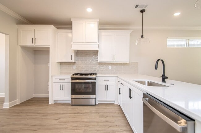 Foto del edificio - New Construction 3 bed 2 1/2 Bath, 2,020 s...