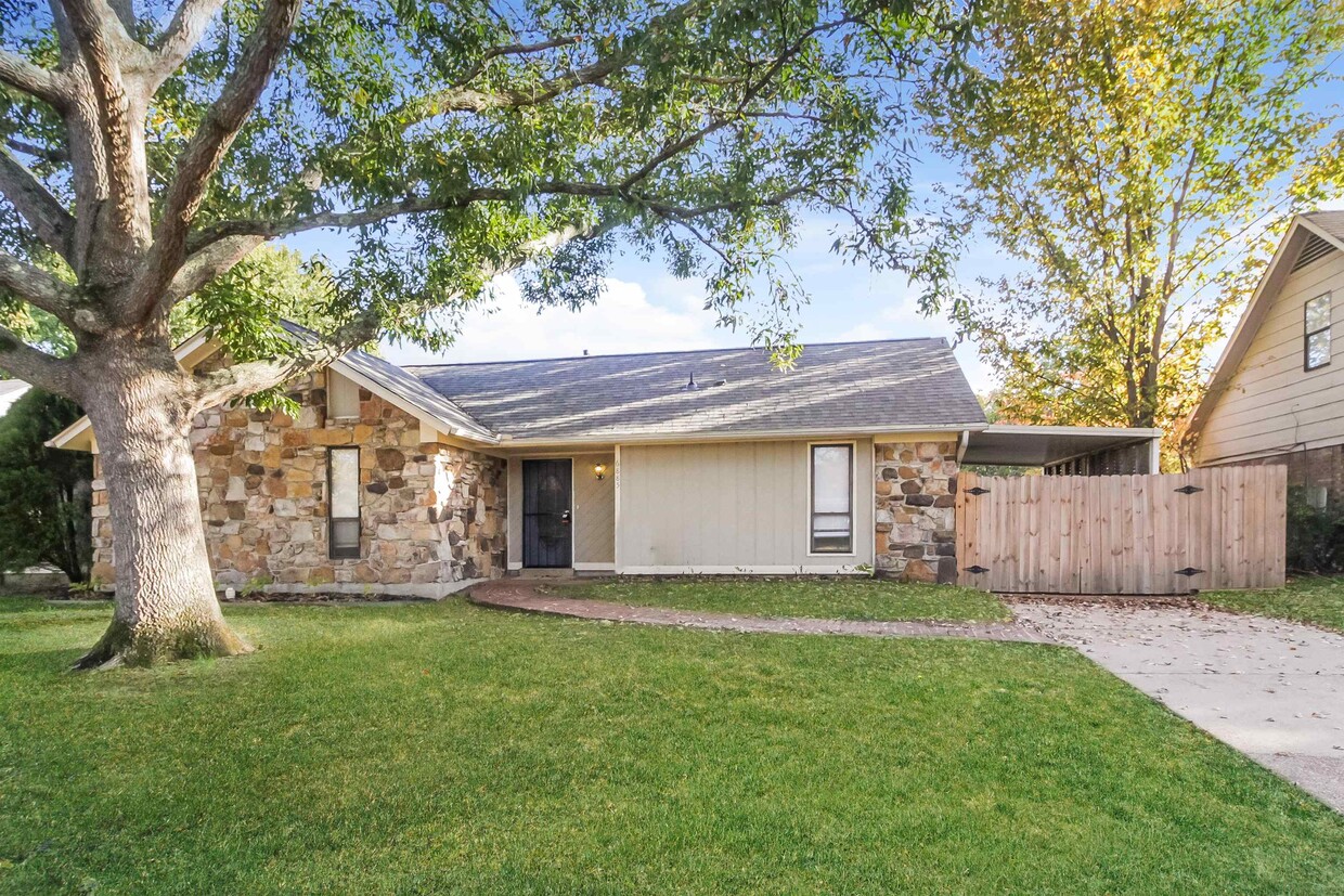 Primary Photo - 6885 Silver Hill Ln