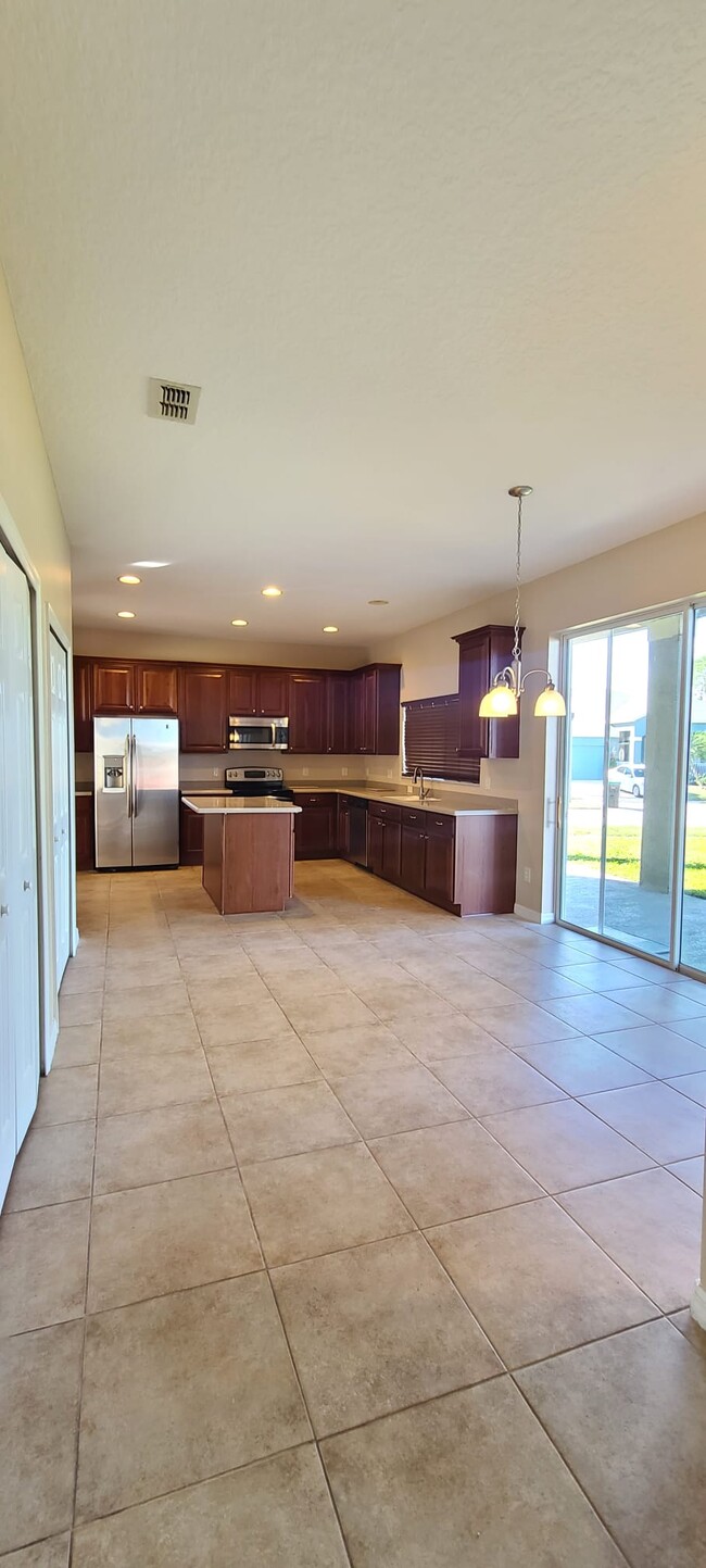 Building Photo - 2550 Barwick St