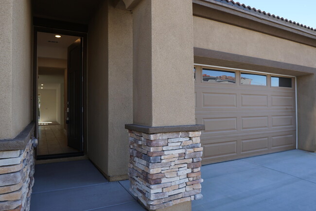 Building Photo - 35425 Domani Dr