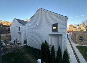 Building Photo - 4243 N Damen Ave