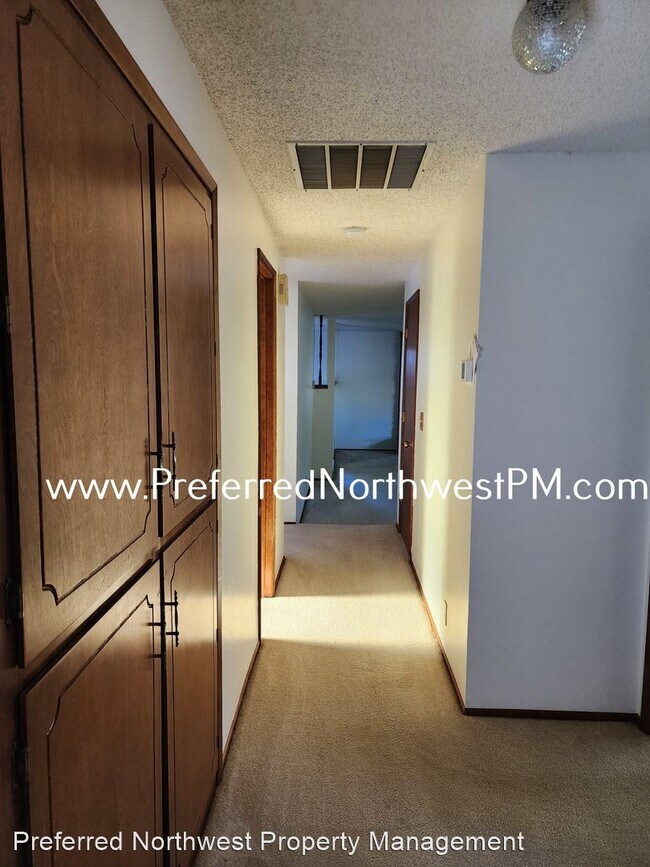 Building Photo - 3 br, 2 bath House - 2049 Praslin St