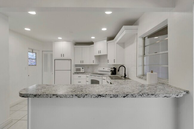 Foto del edificio - 7 Greenway Dr