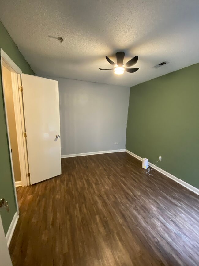 Building Photo - 1221 University Ct