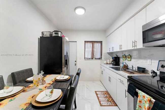 Foto del edificio - 2251 NW 94th St