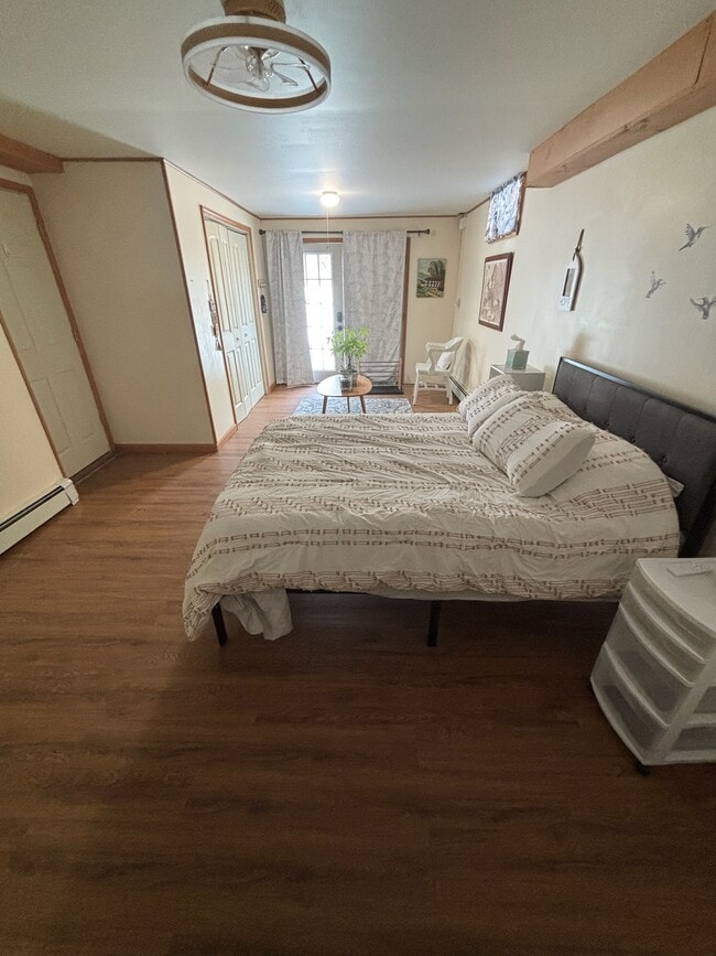 Building Photo - 615 June St