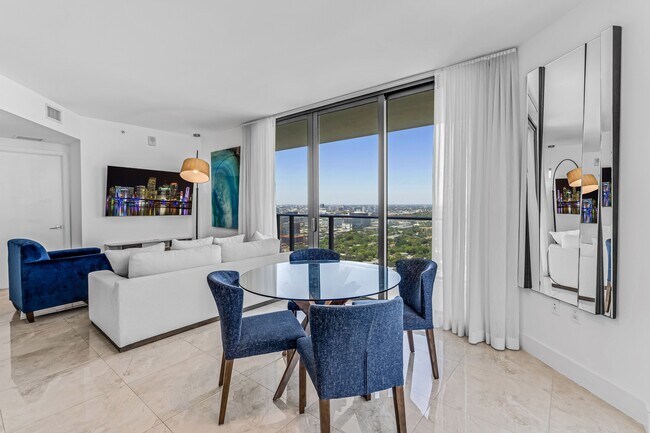 Foto del edificio - 121 NE 34th St