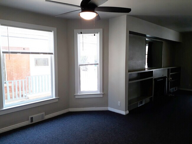 Building Photo - 325 S Sherwood St
